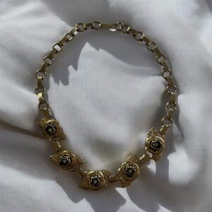 Elegant Gold Floral Necklace